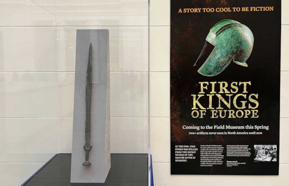 Obrácený proces: V replice meče po sto letech rozpoznán 3000 let starý originál